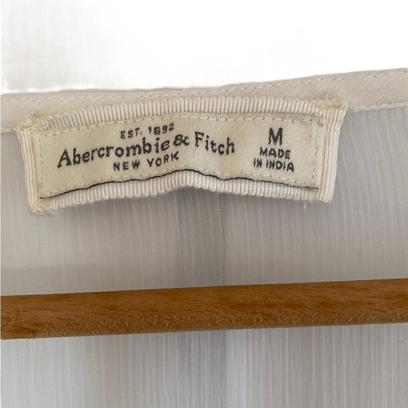 Abercrombie and Fitch Sheer White Embroidered Cap Sleeve Blouse Size Medium - Picture 4 of 5